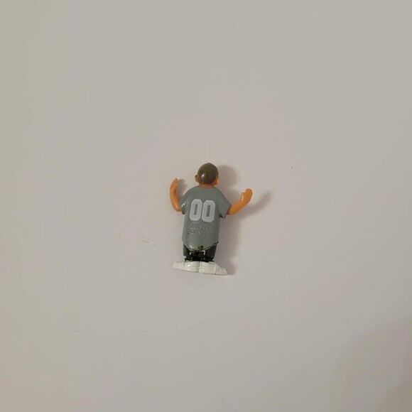 Lil Homies "Pee Wee" Series 4 Mini Figure 1.25" 1/32 - Picture 3 of 3